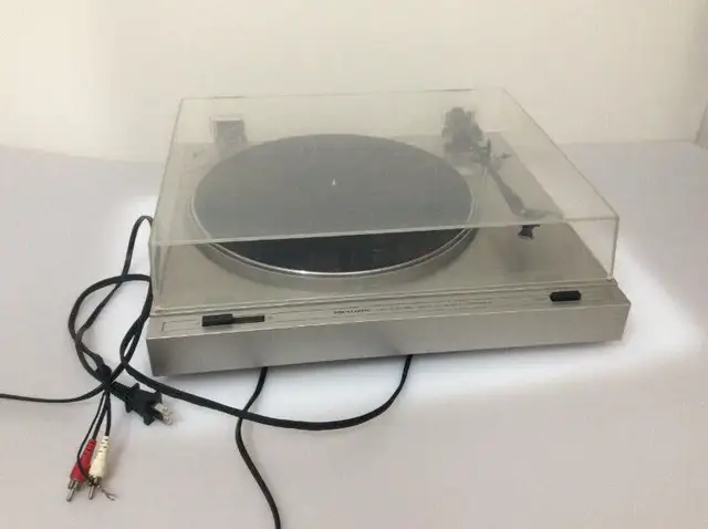 Realistic Turntable LAB 8130 Belt Drive Automatic in Stereo Systems & Home Theatre in Mississauga / Peel Region - Image 3