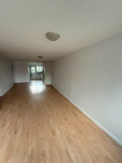 Très grand 4 1/2 a Louer Montréal