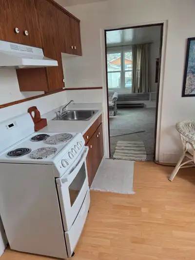 One bedroom upstairs apartment in heritage home downtown Creston for rent. Quiet place. For One pers...