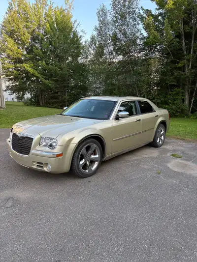 2010 Chrysler 300 limited 4dr sedan, power windows, sunroof, power locks, power trunk, many addition...