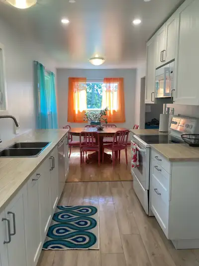 Furnished bedroom for rent in View Royal shared house $1000 month to month +$500 security deposit Lo...