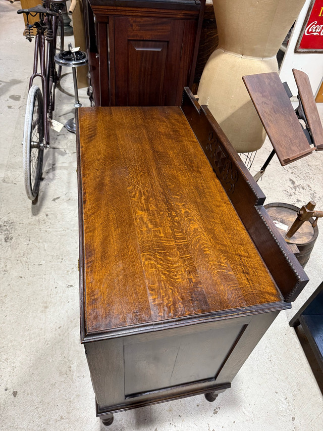 solid oak dresser with barley  twist legs in Dressers & Wardrobes in Edmonton - Image 2