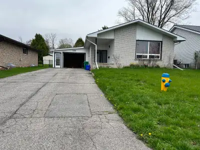 A small private room is available for rent in a quiet, friendly, female-only home. The rent is all-i...