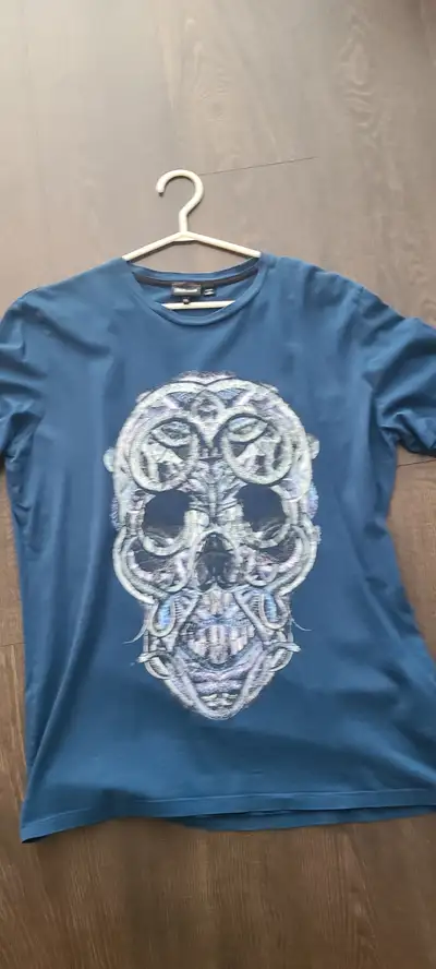 Just Cavalli Men’s XL/Medium Skull Print T-Shirt – Gently Used, View more