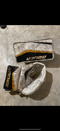 Bauer junior blocker and trapper