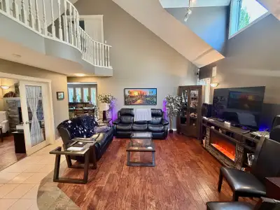 Located in the modern community of Crestmont, this fully furnished 5 bedroom home has an outdoor fir...