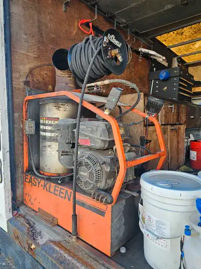 Mobile Pressure washing truck in great condition. Original mileage of only 107000km 7.3L diesel star...