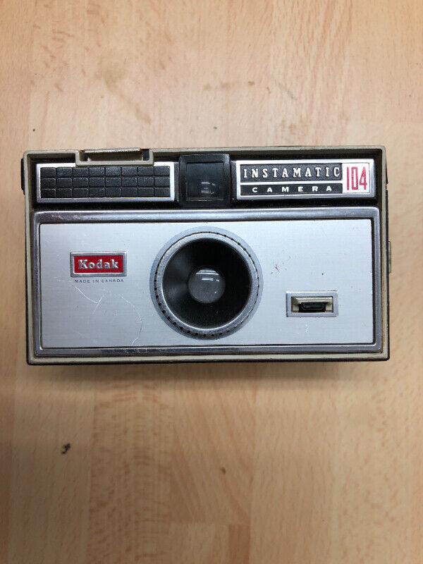 Vintage Kodak Instamatic 104 Camera in Arts & Collectibles in Ottawa - Image 2