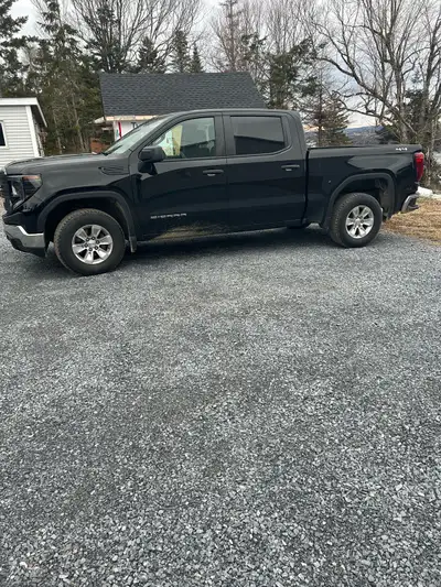 2022 Sierra Pro, crew cab 5’ 9” box, rubber floors, 5.3L, 65000km