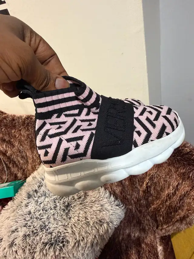 Versace Toddler Shoe in Clothing - 6-9 Months in City of Toronto - Image 2