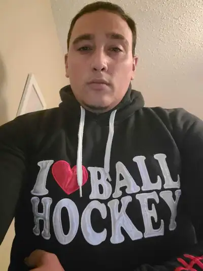 38 YEAR OLD MALE LOOKING TO PLAY BALL HOCKEY, View more