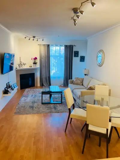 2 bdr 2 bath South Surrey apartment