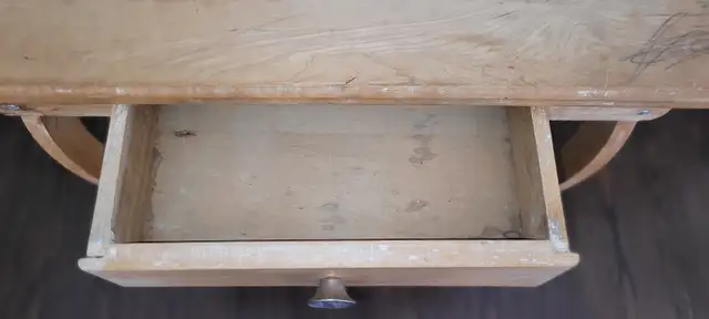 WOODEN SIDE END SMALL TABLE WITH DRAWER & SHELF CAN USE AS DESK in Other Tables in Barrie - Image 5