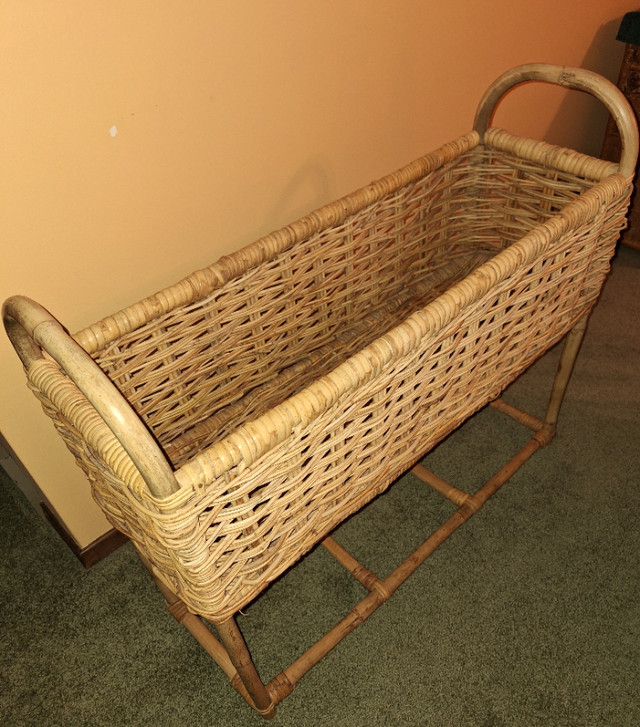 Wicker Stand in Home Décor & Accents in Windsor Region - Image 2