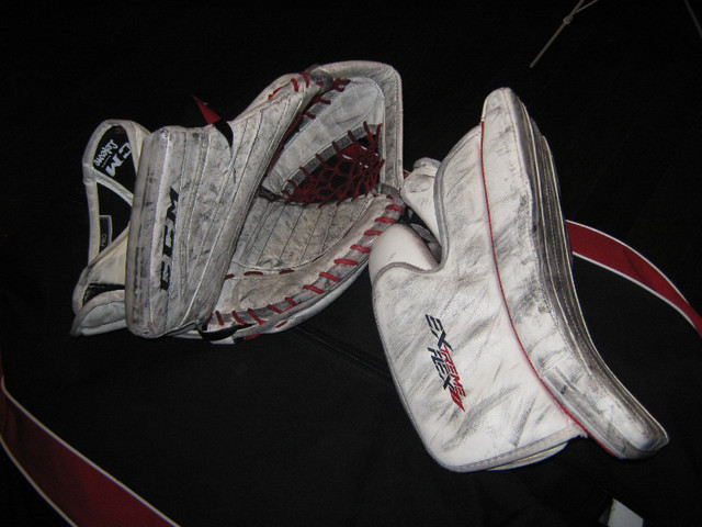 Pads Blocker and Trapper in Hockey in Ottawa - Image 2