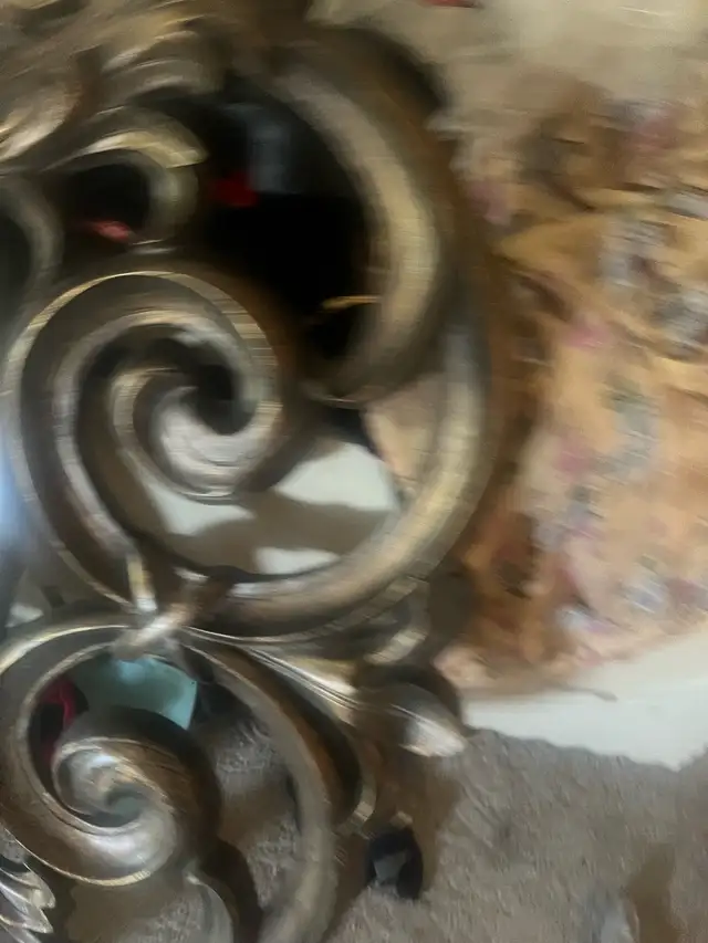 very large mirror with wood flower around  in Home Décor & Accents in Oakville / Halton Region - Image 3
