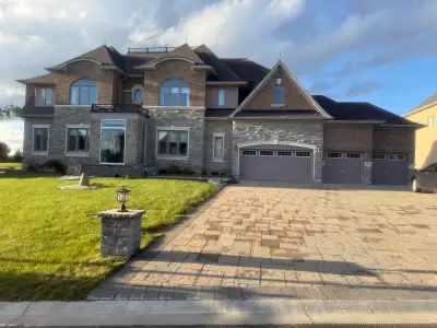 Second floor Two big bedrooms with attached private bathroom in a luxury house. 11 foot high.Shared...