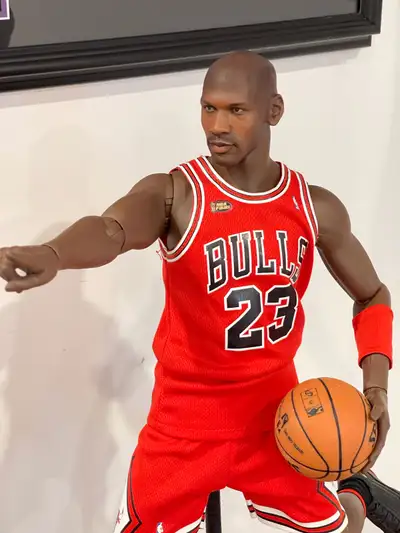 Micheal Jordan NBA Enterbay 1/4, View more