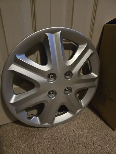 BRAND NEW Boxed Set of 4 15" Silver Wheel Covers Paid $55 Asking $20