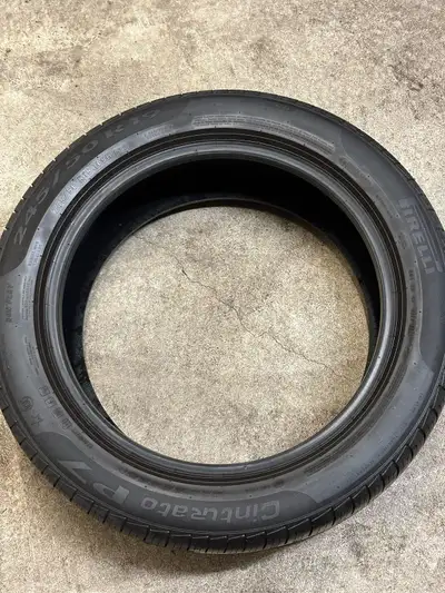 Run flat tires in great condition $280 or obo