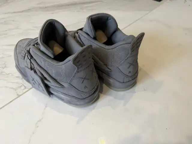 Nike Air Jordan 4 Kaws in Men's Shoes in Oakville / Halton Region - Image 5