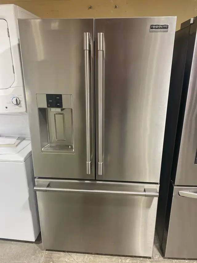 Frigidaire Refrigerator in Refrigerators in City of Montréal - Image 2