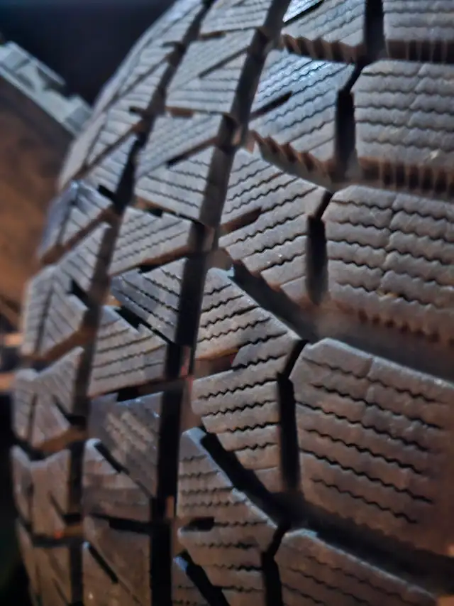 225 60 17 tires pair of Blizzaks in Tires & Rims in City of Toronto - Image 4