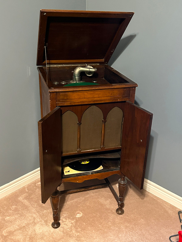 Phonograph in Other in Barrie