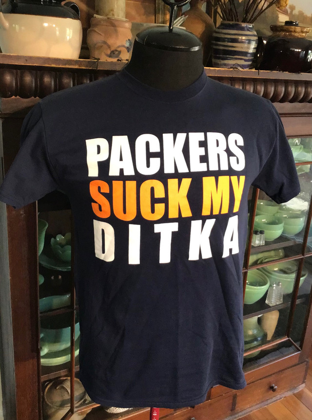 Chicago Bears Novelty T-Shirt in Men's in Woodstock