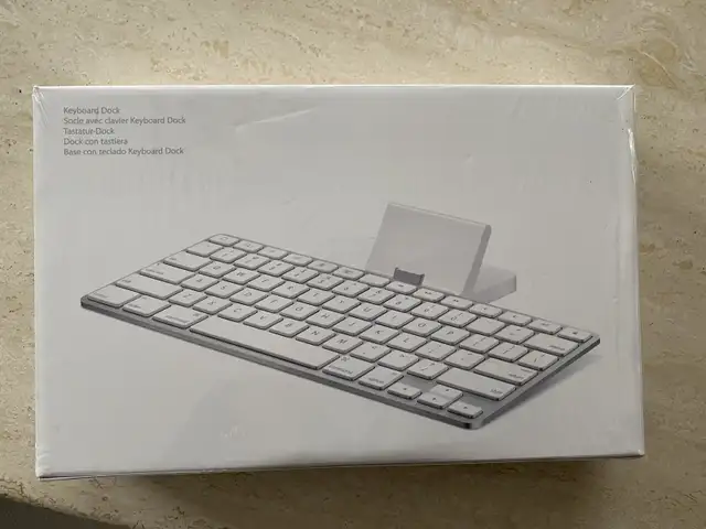 Apple iPad Keyboard Dock - Model A1359 - MC533LL/B - Open Box65669430480514121