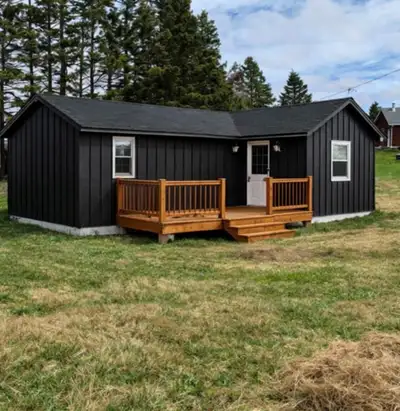 2 bedroom, 1 bathroom cottage located in Fernwood (about 10 minutes to Summerside and close to Borde...