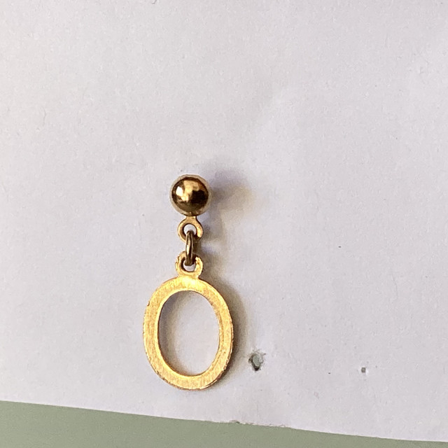 Single Gold Toned Dangle Drop Pierced Earring in Jewellery & Watches in Winnipeg