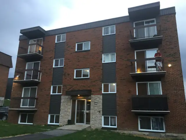 One bedroom apt (3 ½) all included in centre of Hull