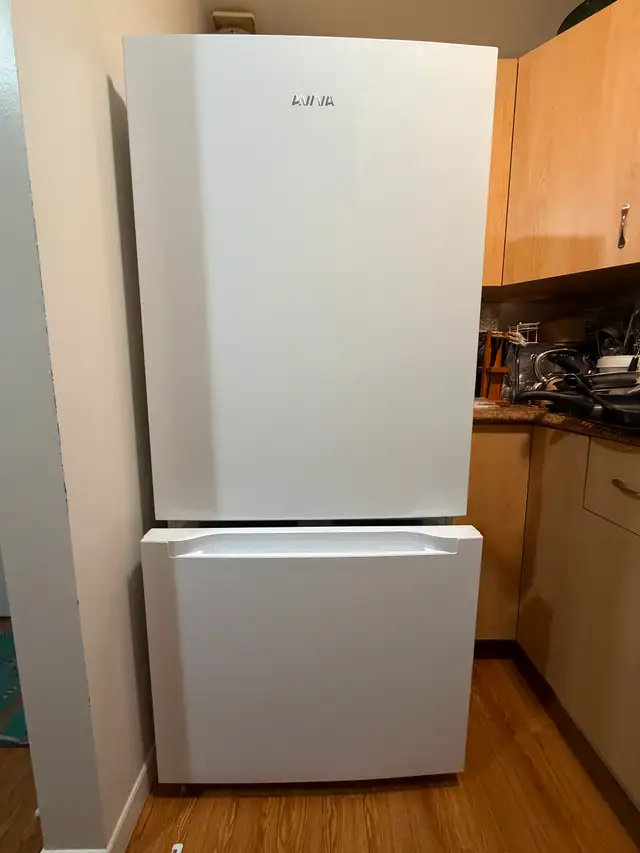 Réfrigérateur Aviva 18.7' cube blanc avec congélateur au bas in Refrigerators in Sherbrooke - Image 2