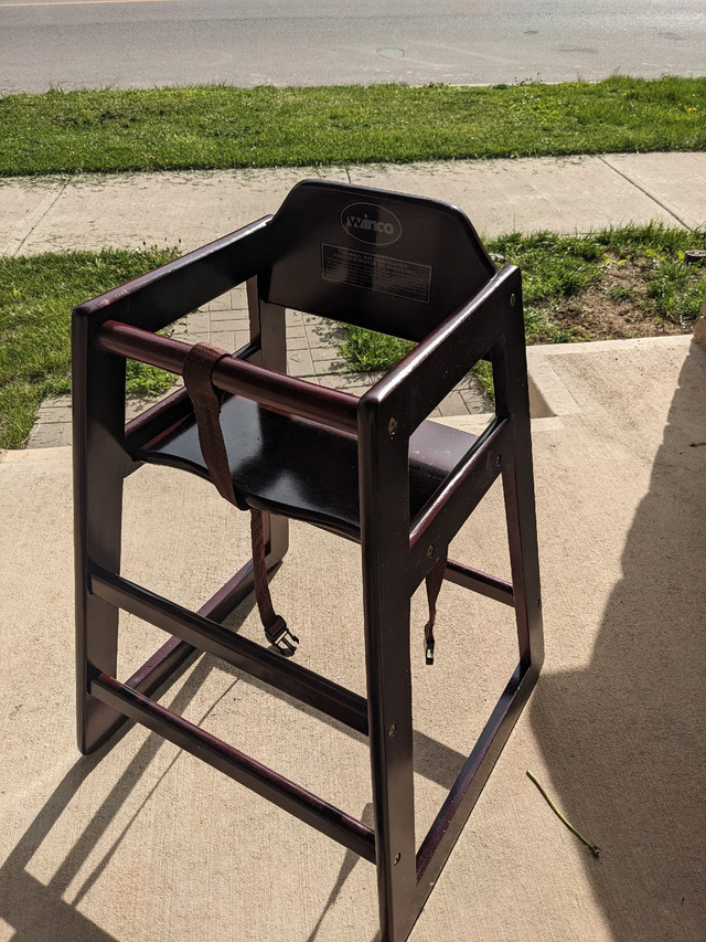 Winco CHH-103 20" Stackable Mahogany High Chair with Waist Strap | Feeding  & High Chairs | Oakville / Halton Region | Kijiji