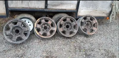 17" Chevy / GMC 6-Lug Aluminum Rims – Set of 4 Price: $150 Selling a set of four factory 17-inch alu...
