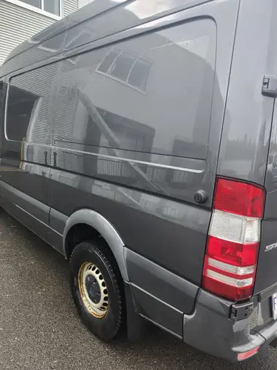 Mercedes Sprinter 2500 ,2015,moteur 2.1l Diesel, très bien entretenue ,mécanique inspecter récemment...