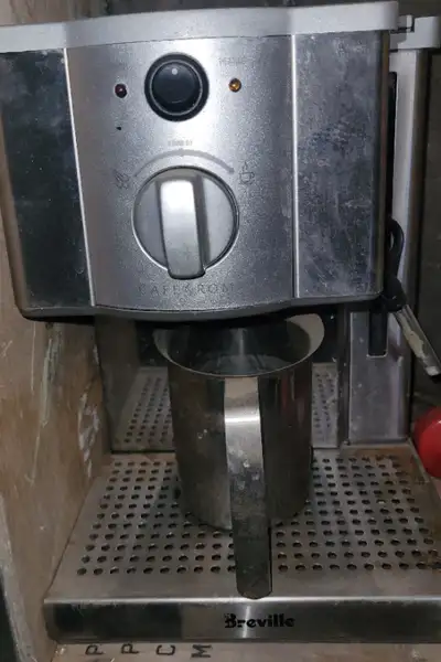 Breville cafe roma espresso machine. Coffee maker. Lot FWN13Dcof PLEASE read the ad carefully My nam...