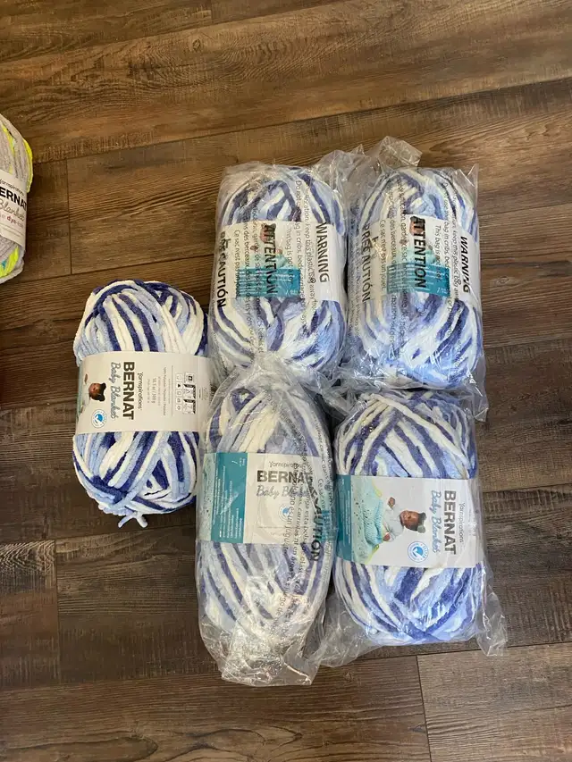 Bernat baby blanket yarn  in Hobbies & Crafts in Owen Sound - Image 2