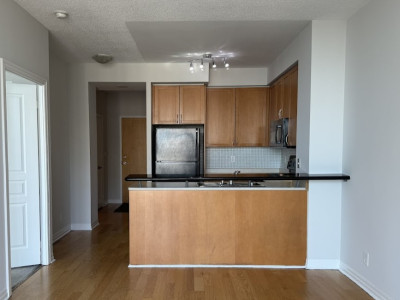 3939 Duke of York. Spacious 1 Bedroom plus den , 2 full Baths.