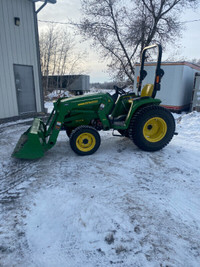 2015 John Deere 3038E Tractor with loader and bucket (87 HRS)