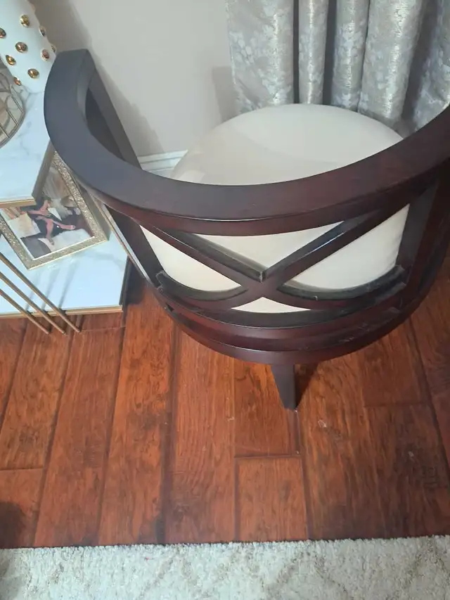 Set of occasional chairs..excellent condition  in Chairs & Recliners in Kingston - Image 5