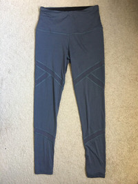 Victoria's Secret Sport yoga pants mesh inserts (size small)