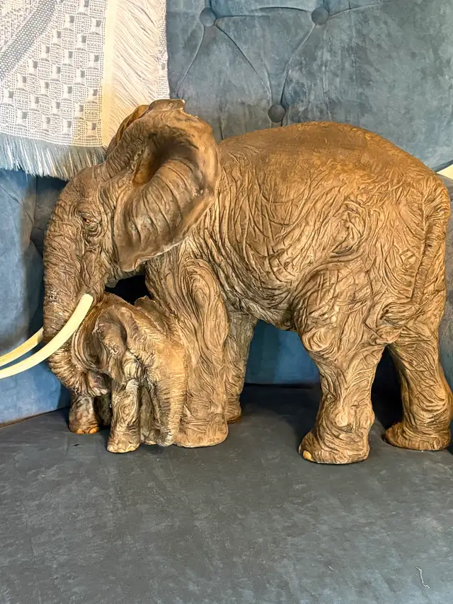 Large Elephants, mother and baby  18” in Arts & Collectibles in Windsor Region - Image 6