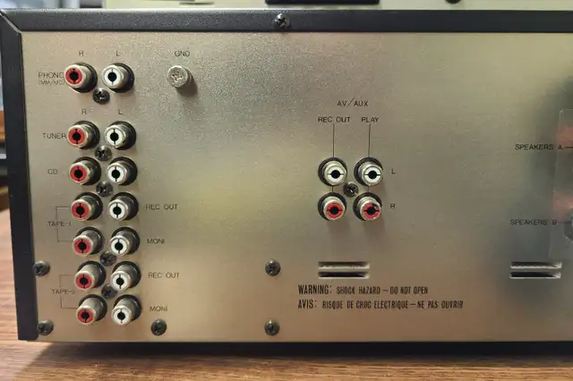 LUXMAN LV-103 STEREO AMPLIFIER AND LUXMAN T-105 STEREO TUNER in Stereo Systems & Home Theatre in City of Toronto - Image 7