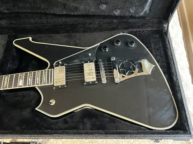 Washburn Paul Stanley Guitar - vintage 1999 in Guitars in Edmonton - Image 4