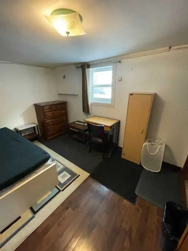 Room For Rent In Newmarket Close to Southlake Hospital