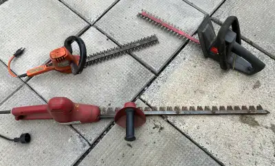 Selling 3 electric hedge trimmers in working condition. Craftsman 17” Black and Decker 16” Little Wo...