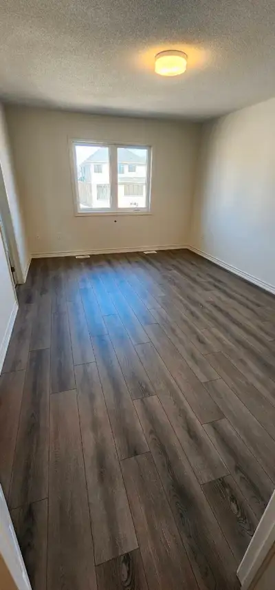 Masterbedroom Available