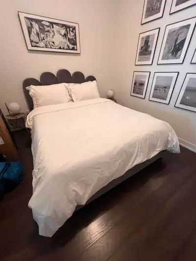 Queen Bed / Matrass / 2 Pillows / Sheets, View more